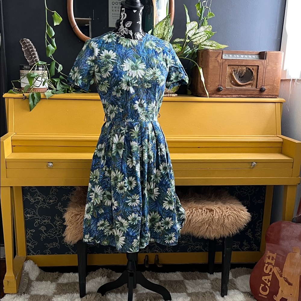 Vintage 1950s Blue and White Floral dress